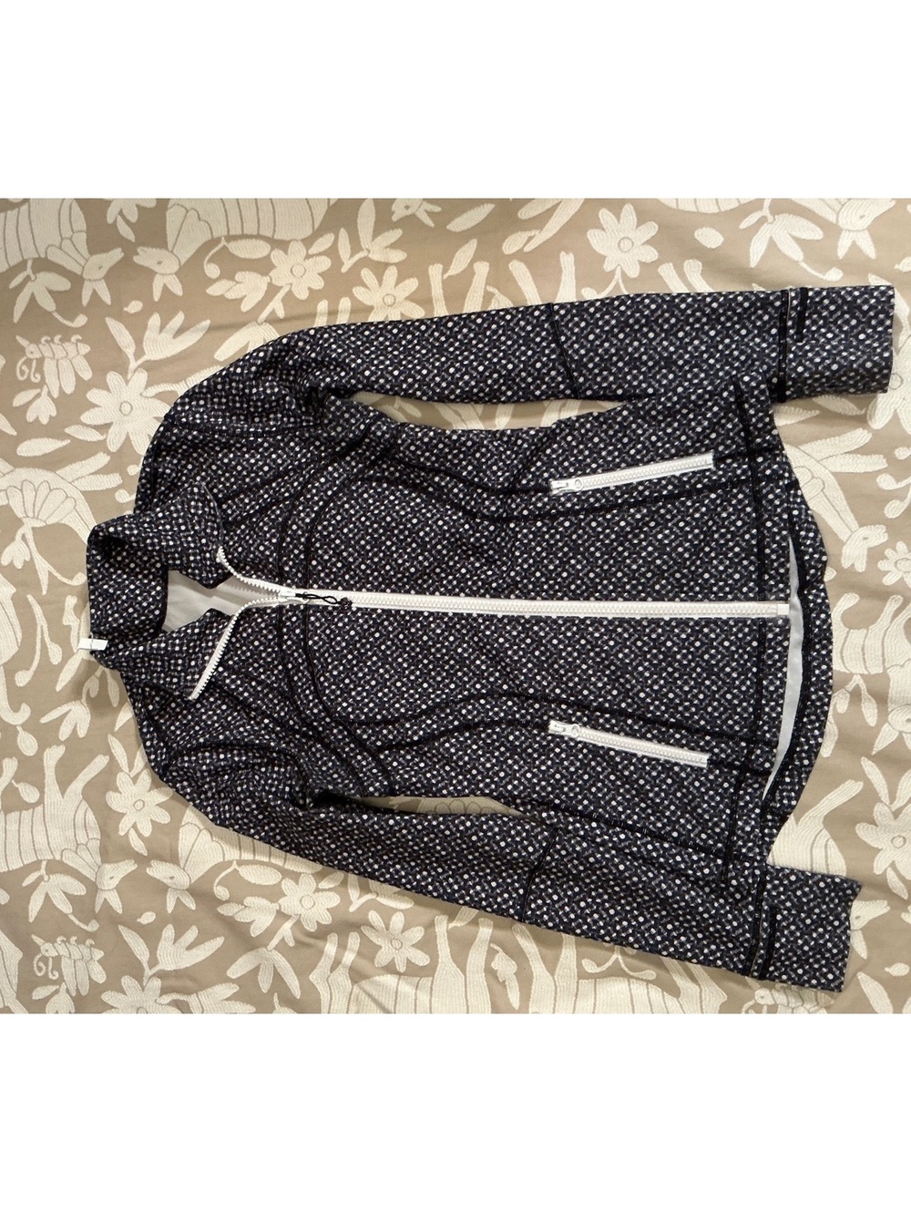 Lululemon Define Jacket Sz 6 Black and White
